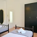 Veranda House *