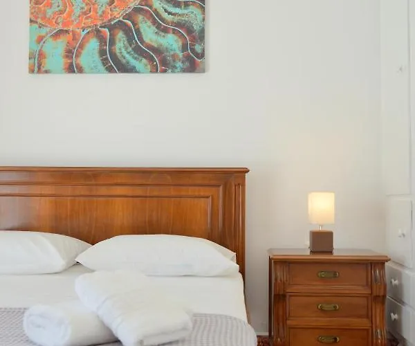 Veranda House Pollonia