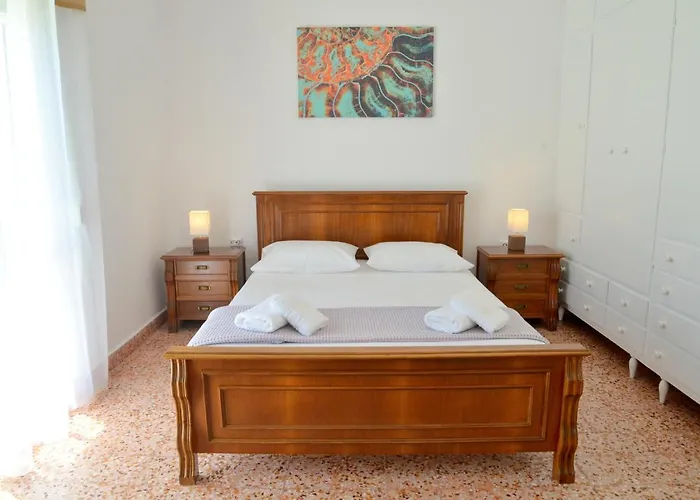 Veranda House Pollonia